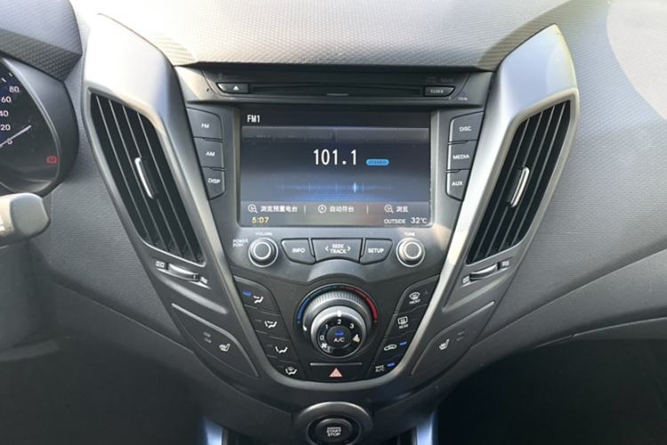 Used Hyundai Veloster 2012 1.6T Automatic Luxury Edition Interior 3