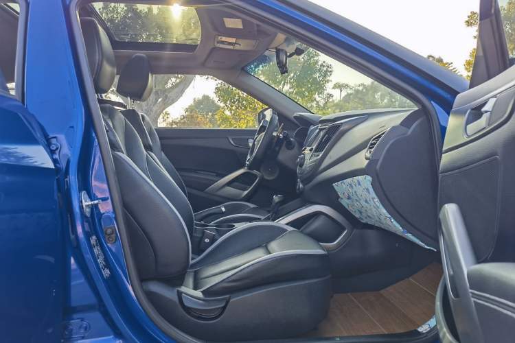 Used Hyundai Veloster 2012 1.6T Automatic Luxury Edition Interior 3