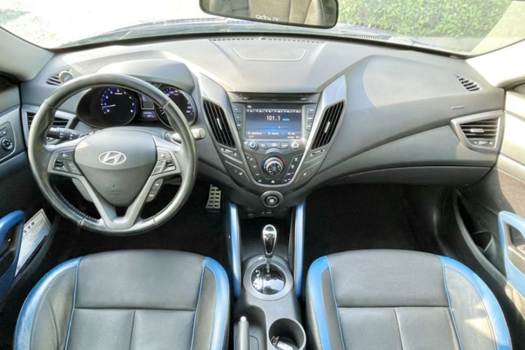 Used Hyundai Veloster 2012 1.6T Automatic Luxury Edition Interior 6