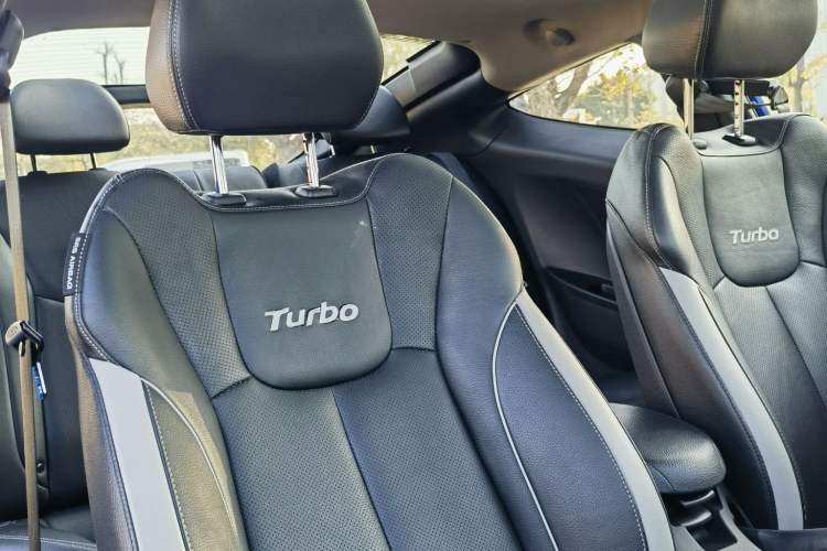 Used Hyundai Veloster 2012 1.6T Automatic Luxury Edition Interior 7