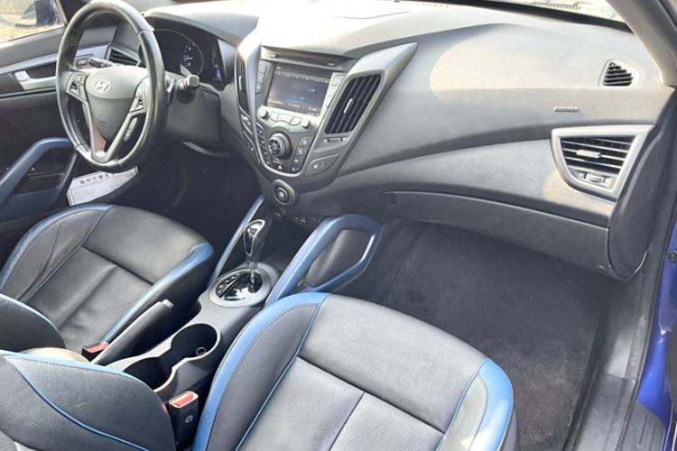Used Hyundai Veloster 2012 1.6T Automatic Luxury Edition Interior 8