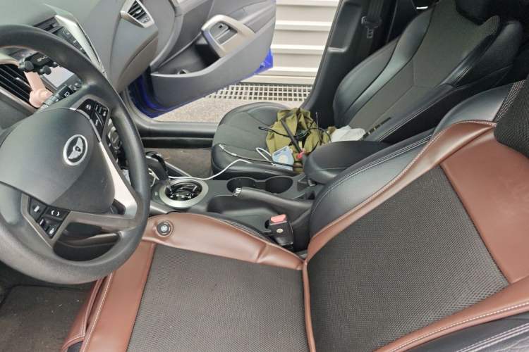 Used Hyundai Veloster 2012 1.6L Automatic Luxury Edition Left Front Seat
