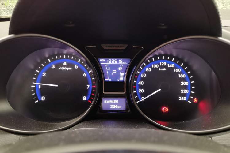 Used Hyundai Veloster 2012 1.6T Automatic Luxury Edition Odometer Close Up