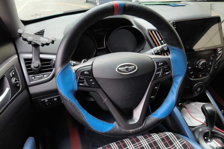 Used Hyundai Veloster 2012 1.6T Automatic Luxury Edition Steering Wheel