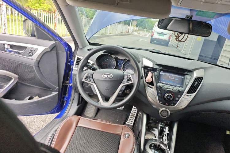 Used Hyundai Veloster 2012 1.6L Automatic Luxury Edition Steering Wheel
