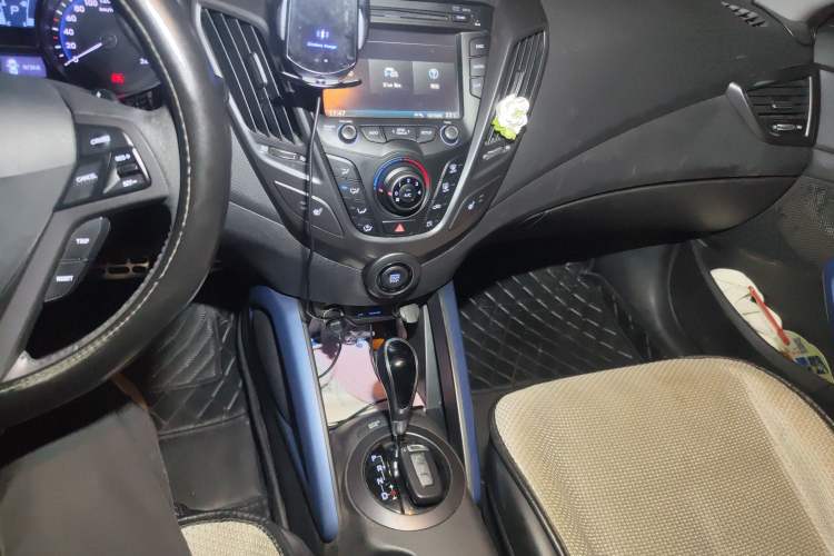 Used Hyundai Veloster 2012 1.6T Automatic Luxury Edition Audio And AC Panel