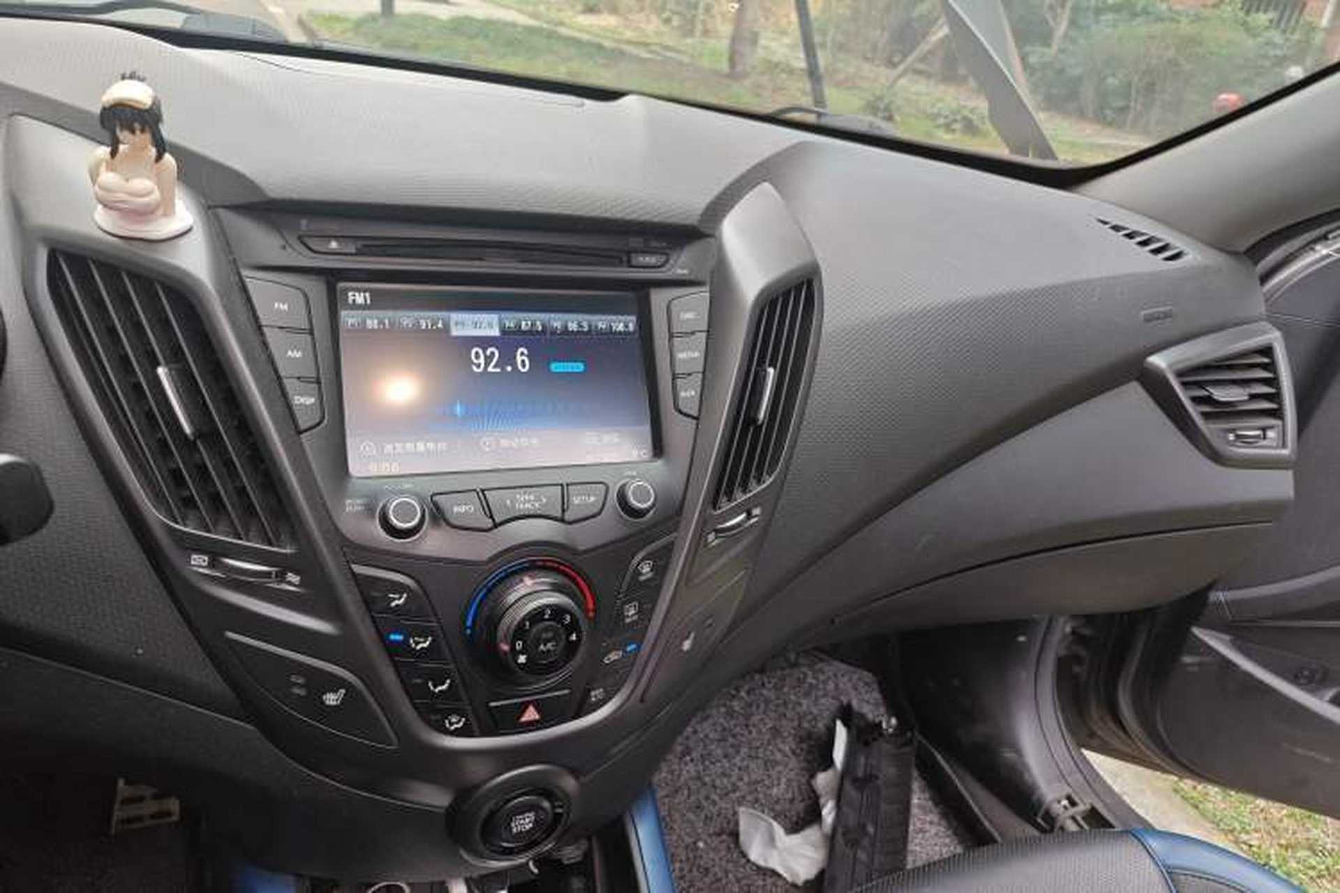 Used Hyundai Veloster 2012 1.6T Automatic Luxury Edition Audio And AC Panel