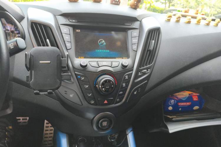 Used Hyundai Veloster 2012 1.6T Automatic Luxury Edition Audio And AC Panel