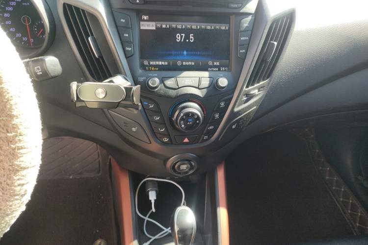 Used Hyundai Veloster 2012 1.6T Automatic Luxury Edition Audio And AC Panel