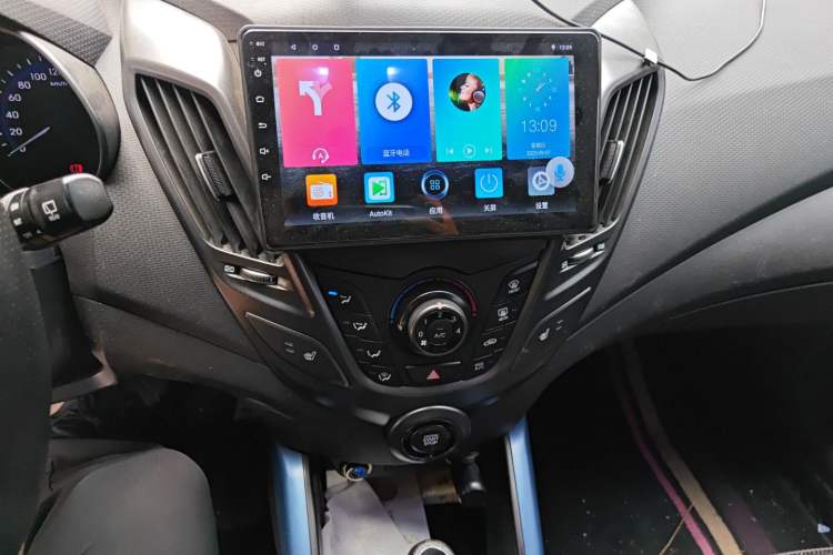 Used Hyundai Veloster 2012 1.6T Automatic Luxury Edition Audio And AC Panel