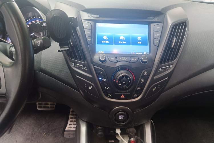 Used Hyundai Veloster 2012 1.6T Automatic Luxury Edition Audio And AC Panel