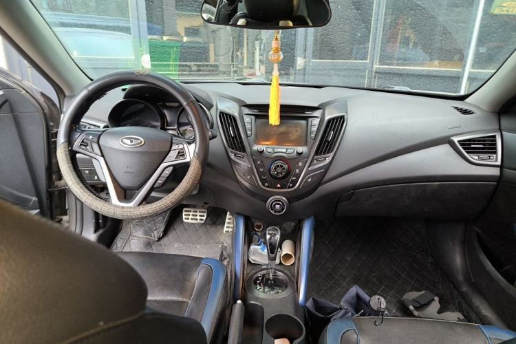 Used Hyundai Veloster 2012 1.6T Automatic Flagship Edition Center Console