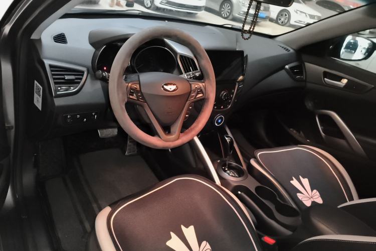 Used Hyundai Veloster 2012 1.6L Automatic Luxury Edition Center Console