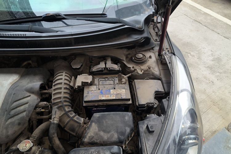 Used Hyundai Veloster 2012 1.6T Automatic Flagship Edition Engine Bay Left