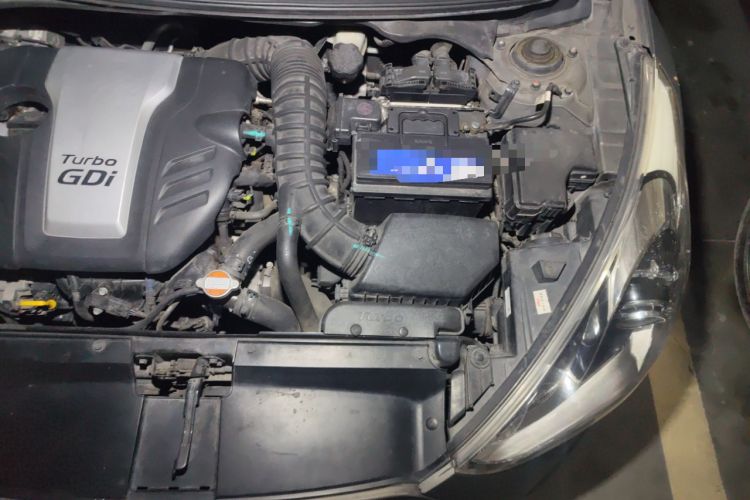 Used Hyundai Veloster 2012 1.6T Automatic Luxury Edition Engine Bay Left