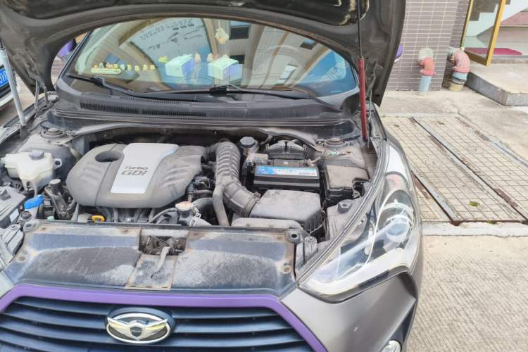 Used Hyundai Veloster 2012 1.6T Automatic Luxury Edition Engine Bay Left