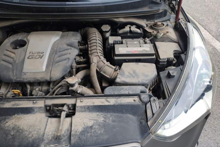 Used Hyundai Veloster 2012 1.6T Automatic Luxury Edition Engine Bay Left