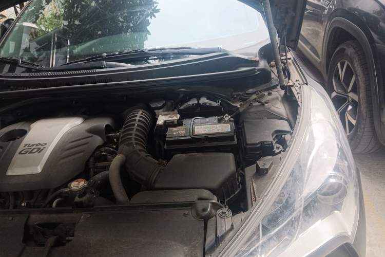Used Hyundai Veloster 2012 1.6T Automatic Luxury Edition Engine Bay Left