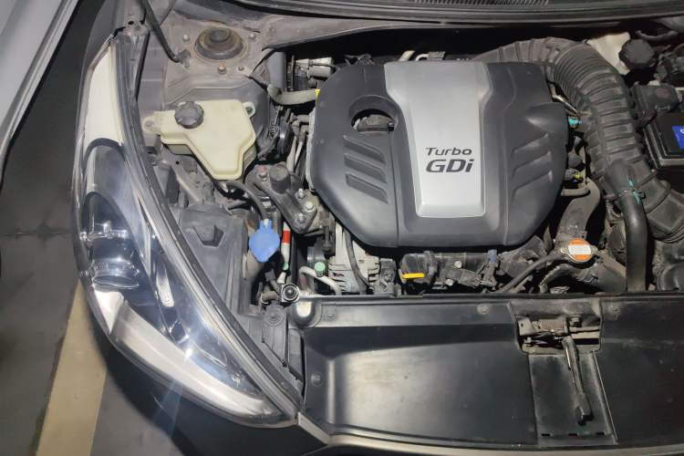 Used Hyundai Veloster 2012 1.6T Automatic Luxury Edition Engine Bay Right