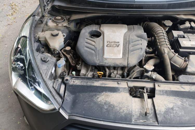 Used Hyundai Veloster 2012 1.6T Automatic Luxury Edition Engine Bay Right