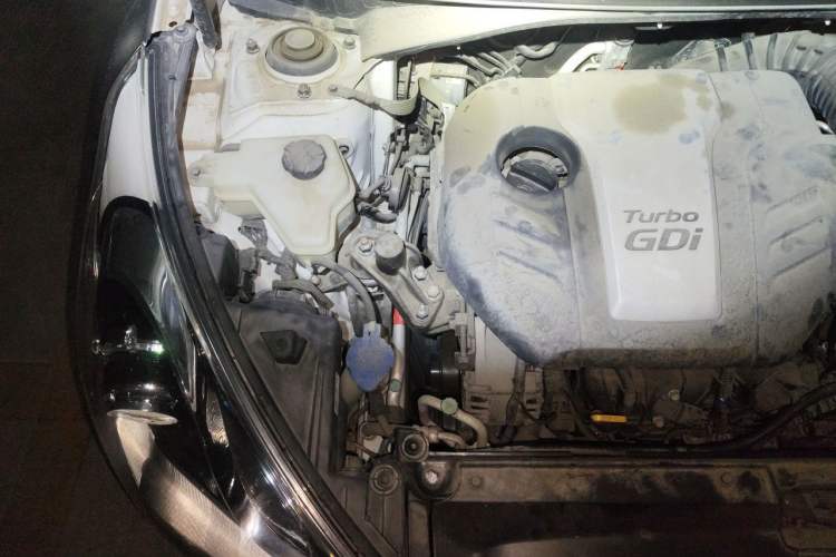 Used Hyundai Veloster 2012 1.6T Automatic Luxury Edition Engine Bay Right