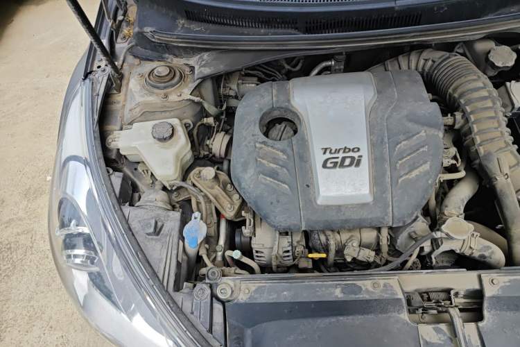 Used Hyundai Veloster 2012 1.6T Automatic Luxury Edition Engine Bay Right