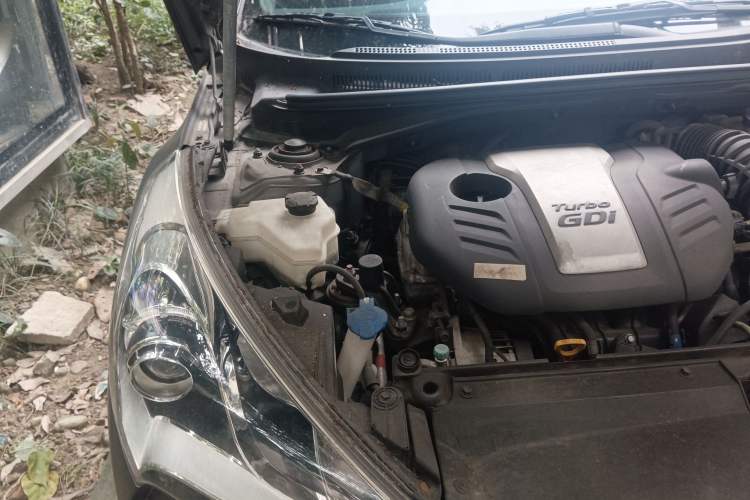Used Hyundai Veloster 2012 1.6T Automatic Luxury Edition Engine Bay Right