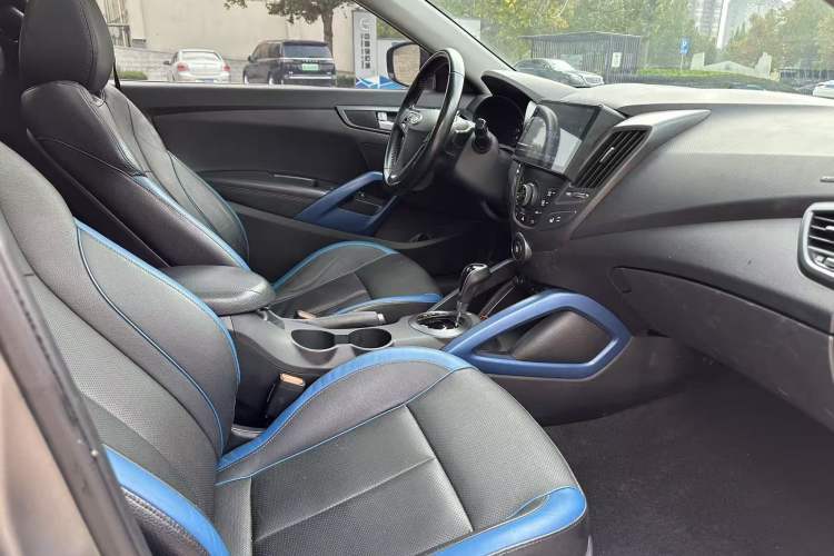 Used Hyundai Veloster 2012 1.6T Automatic Luxury Edition Exterior 7