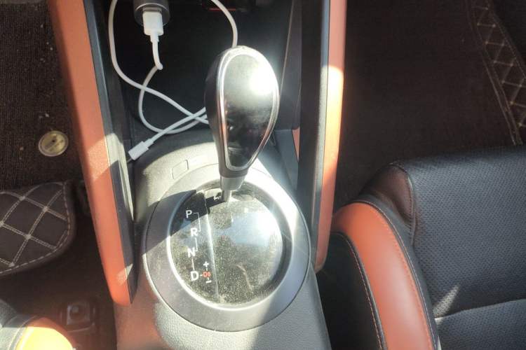 Used Hyundai Veloster 2012 1.6T Automatic Luxury Edition Gear Lever