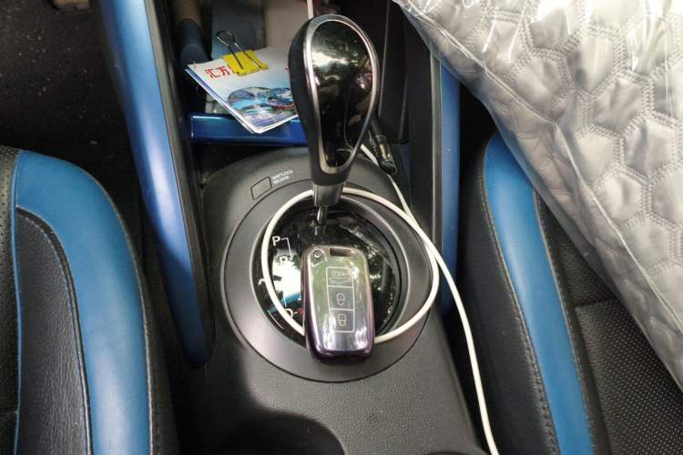 Used Hyundai Veloster 2012 1.6T Automatic Luxury Edition Gear Lever