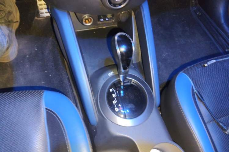 Used Hyundai Veloster 2012 1.6T Automatic Luxury Edition Gear Lever