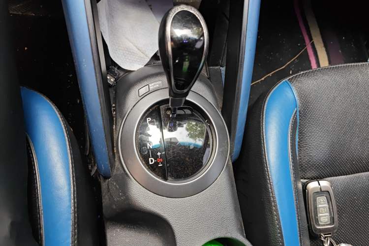 Used Hyundai Veloster 2012 1.6T Automatic Luxury Edition Gear Lever