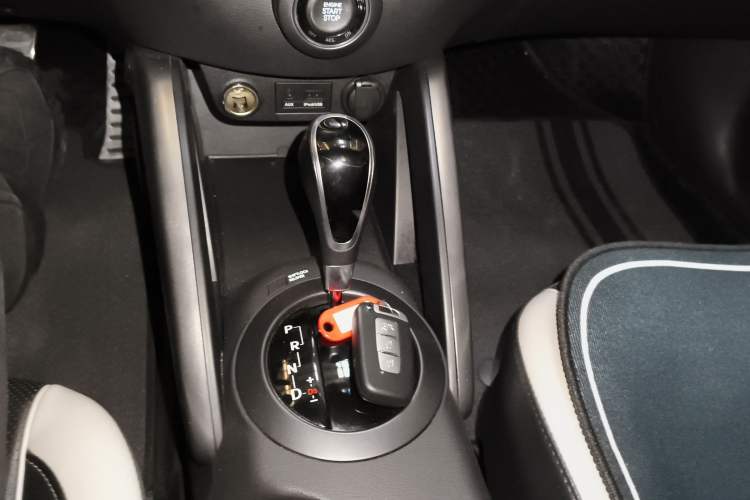 Used Hyundai Veloster 2012 1.6L Automatic Luxury Edition Gear Lever
