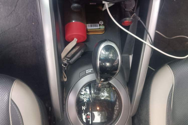 Used Hyundai Veloster 2012 1.6T Automatic Luxury Edition Gear Lever