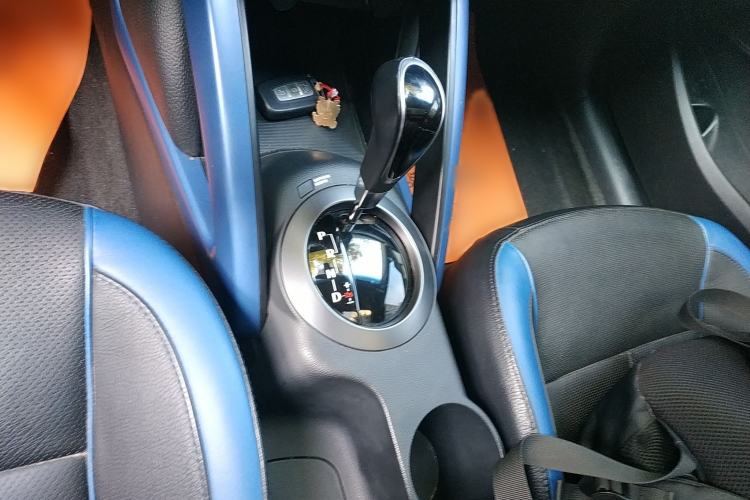 Used Hyundai Veloster 2012 1.6T Automatic Luxury Edition Gear Lever