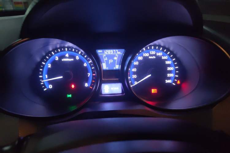 Used Hyundai Veloster 2012 1.6T Automatic Luxury Edition Instrument Cluster