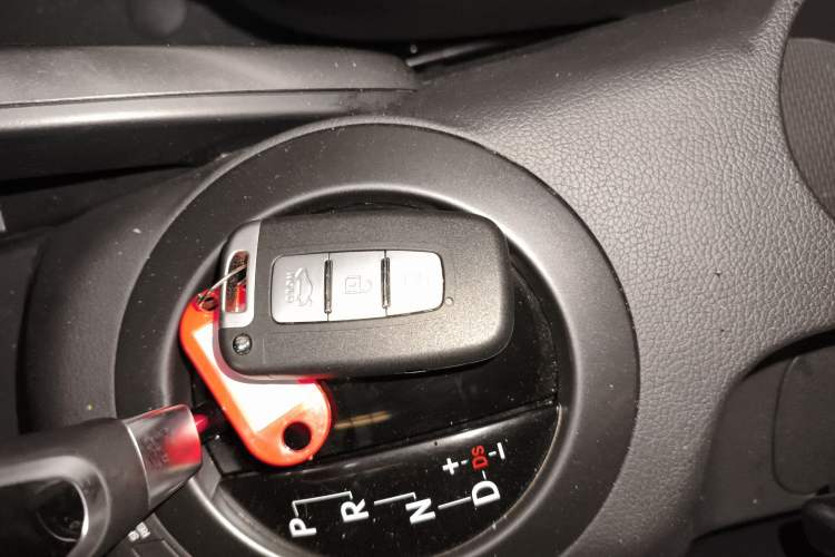 Used Hyundai Veloster 2012 1.6L Automatic Luxury Edition Interior 1