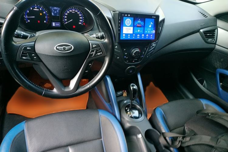 Used Hyundai Veloster 2012 1.6T Automatic Luxury Edition Interior 2