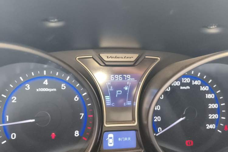 Used Hyundai Veloster 2012 1.6T Automatic Luxury Edition Odometer Close Up