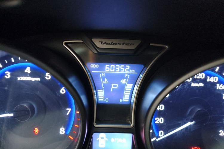 Used Hyundai Veloster 2012 1.6T Automatic Luxury Edition Odometer Close Up