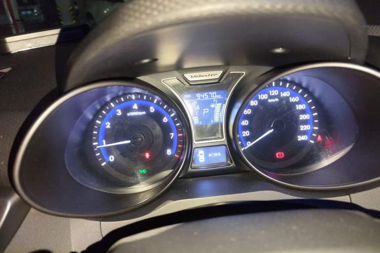 Used Hyundai Veloster 2012 1.6T Automatic Luxury Edition Odometer Close Up