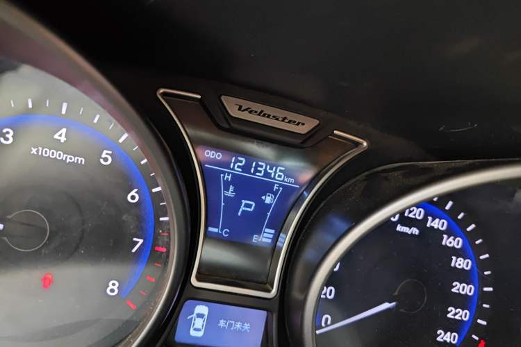 Used Hyundai Veloster 2012 1.6T Automatic Luxury Edition Odometer Close Up