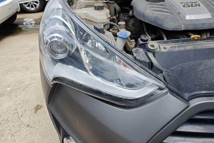 Used Hyundai Veloster 2012 1.6T Automatic Luxury Edition Right Front Headlight