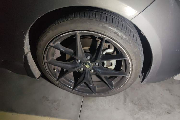 Used Hyundai Veloster 2012 1.6T Automatic Luxury Edition Right Front Wheel Hub
