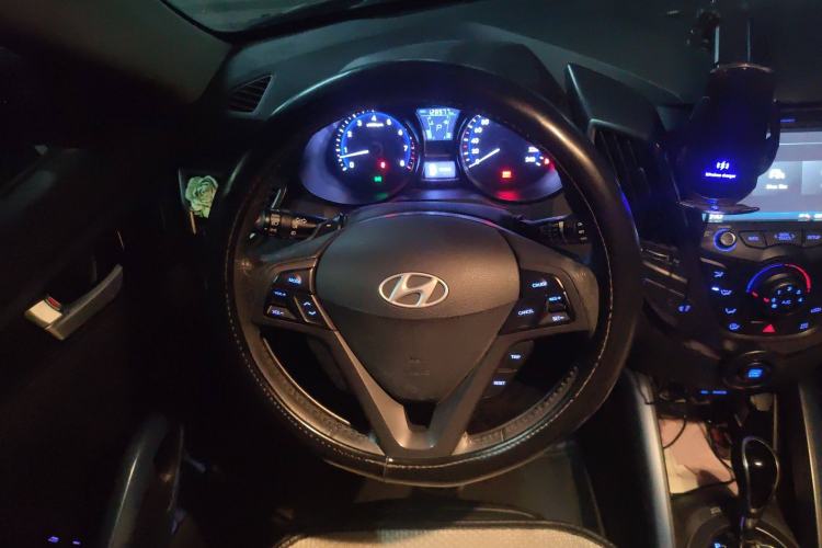 Used Hyundai Veloster 2012 1.6T Automatic Luxury Edition Steering Wheel