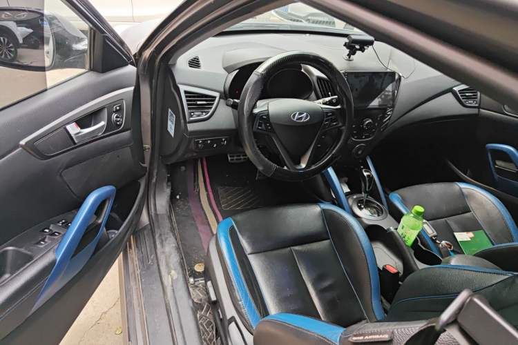 Used Hyundai Veloster 2012 1.6T Automatic Luxury Edition Steering Wheel