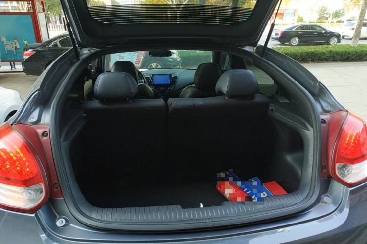 Used Hyundai Veloster 2012 1.6T Automatic Luxury Edition Trunk