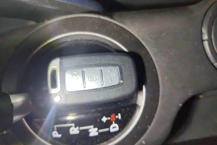 Used Hyundai Veloster 2012 1.6T Automatic Luxury Edition Vehicle Key