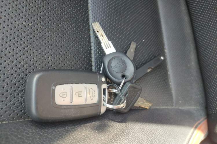 Used Hyundai Veloster 2012 1.6T Automatic Luxury Edition Vehicle Key