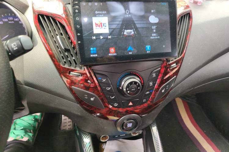 Used Hyundai Veloster 2012 1.6T Automatic Luxury Edition Audio And AC Panel